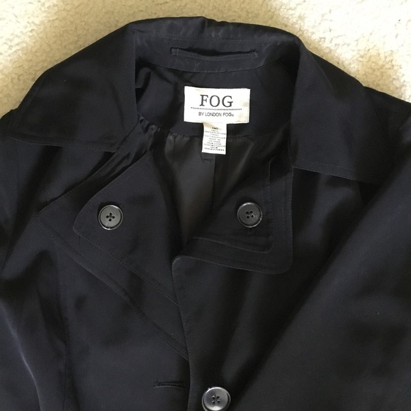 Shop the look! Black trench - Picture 4 of 8